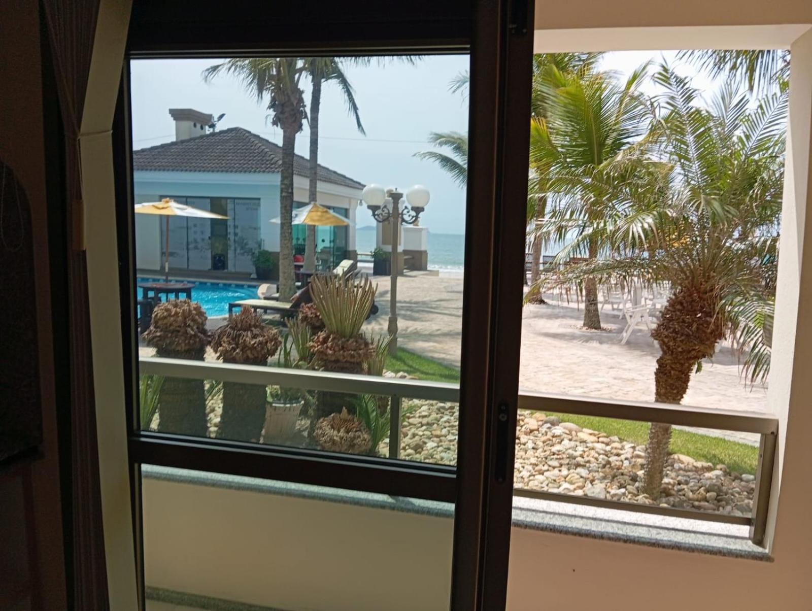 Golfinhos Apart-Hotel - Apto Terreo Frente Ao Mar!!! Florianópolis Dış mekan fotoğraf